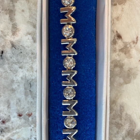 Rhinestone “MOM” bracelet - Picture 3 of 3